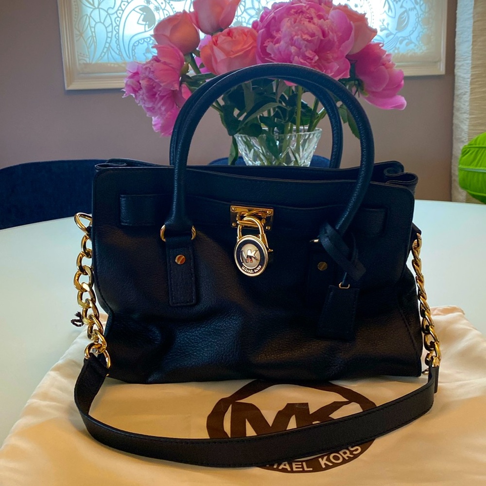 Michael Kors midsize carryall in black